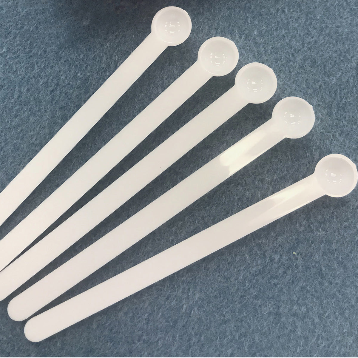 Bead Easy acrylic little spoons set of 5 for tubes and bags.