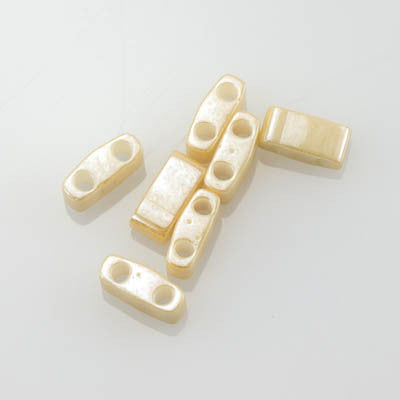 Tila-Half 5mm 593 Lt Caramel Ceylon 10 grams - Beads Gone Wild
